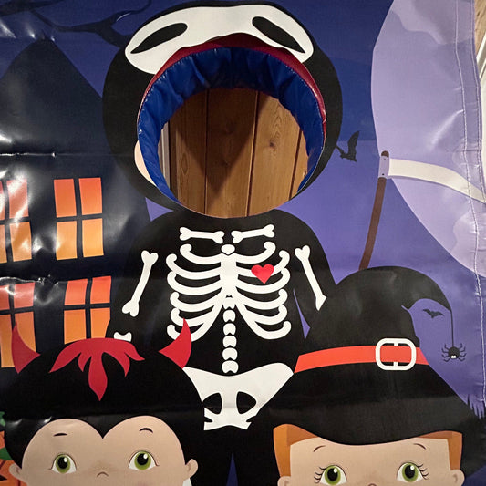 Halloween ‘Face in Hole’  Peek a Boo Red & Blue