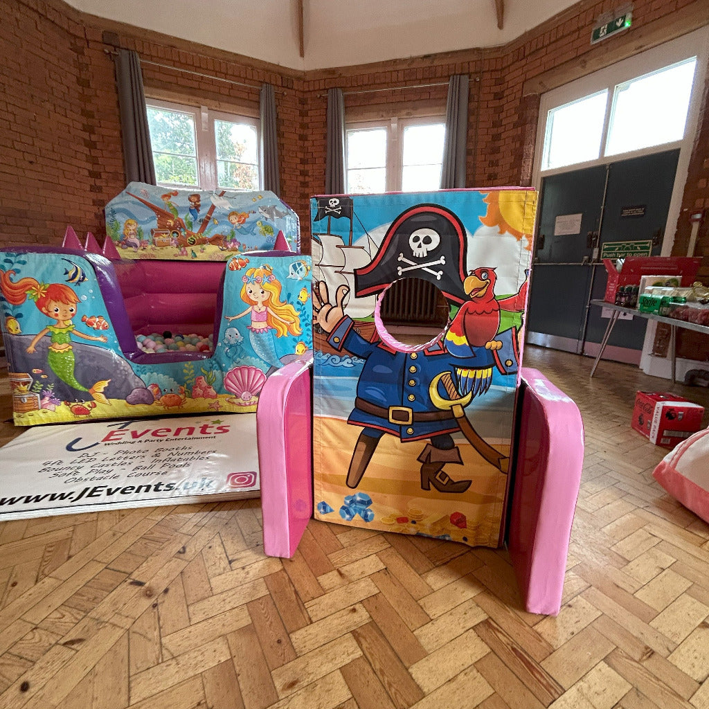 Pirate ‘Face in Hole’ Peek a Boo Pink