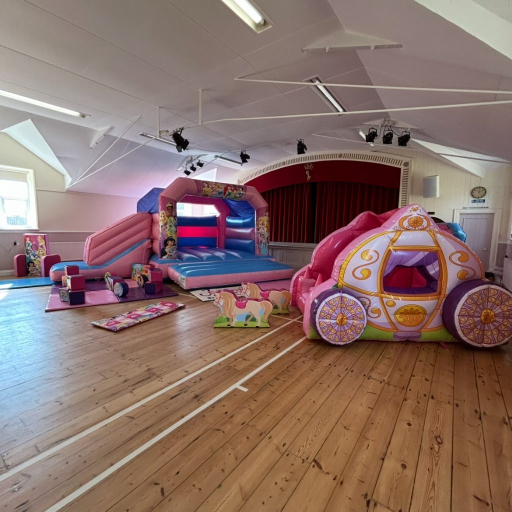 Princess Carriage Inflatable Ball Pool Air Juggler 3D plus 2x Soft Play Shaped Horses