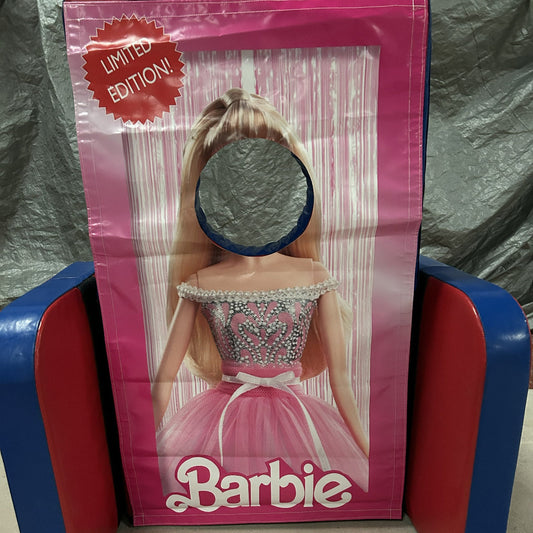 Barbie ‘Face in Hole’  Peek a Boo Red & Blue