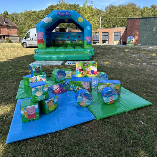 Peppa Pig ‘Face in Hole’ Cardboard Cutout