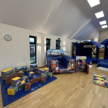 Construction ‘Face in Hole’  Peek a Boo Red & Blue