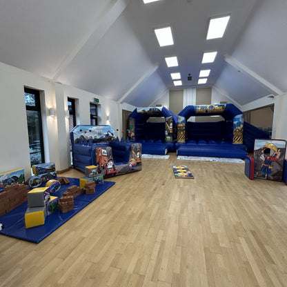 Construction ‘Face in Hole’  Peek a Boo Red & Blue