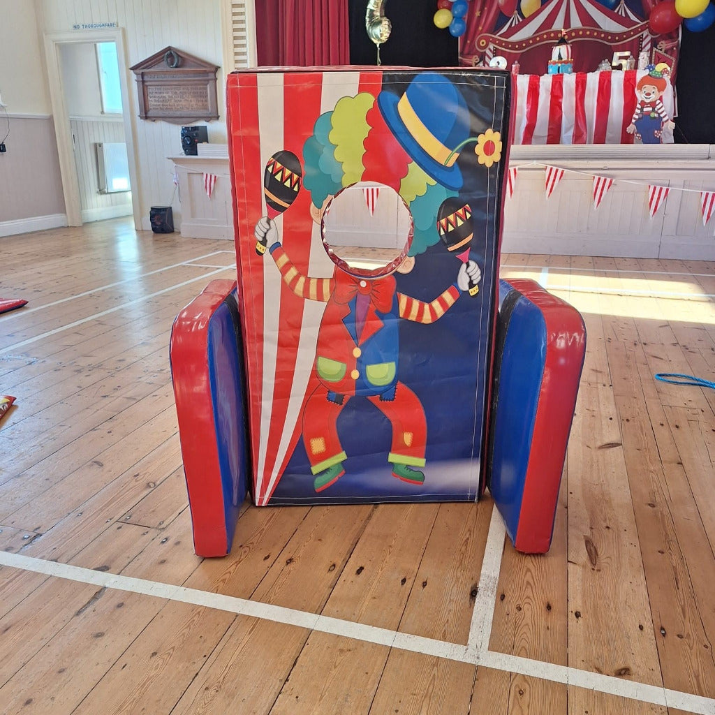 Circus ‘Face in Hole’  Peek a Boo Blue & Red